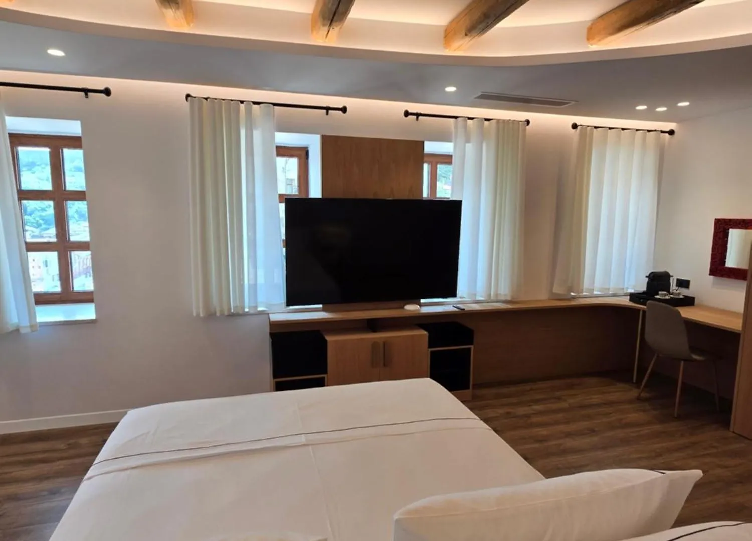 Palorto Inn Gjirokastër 4*,