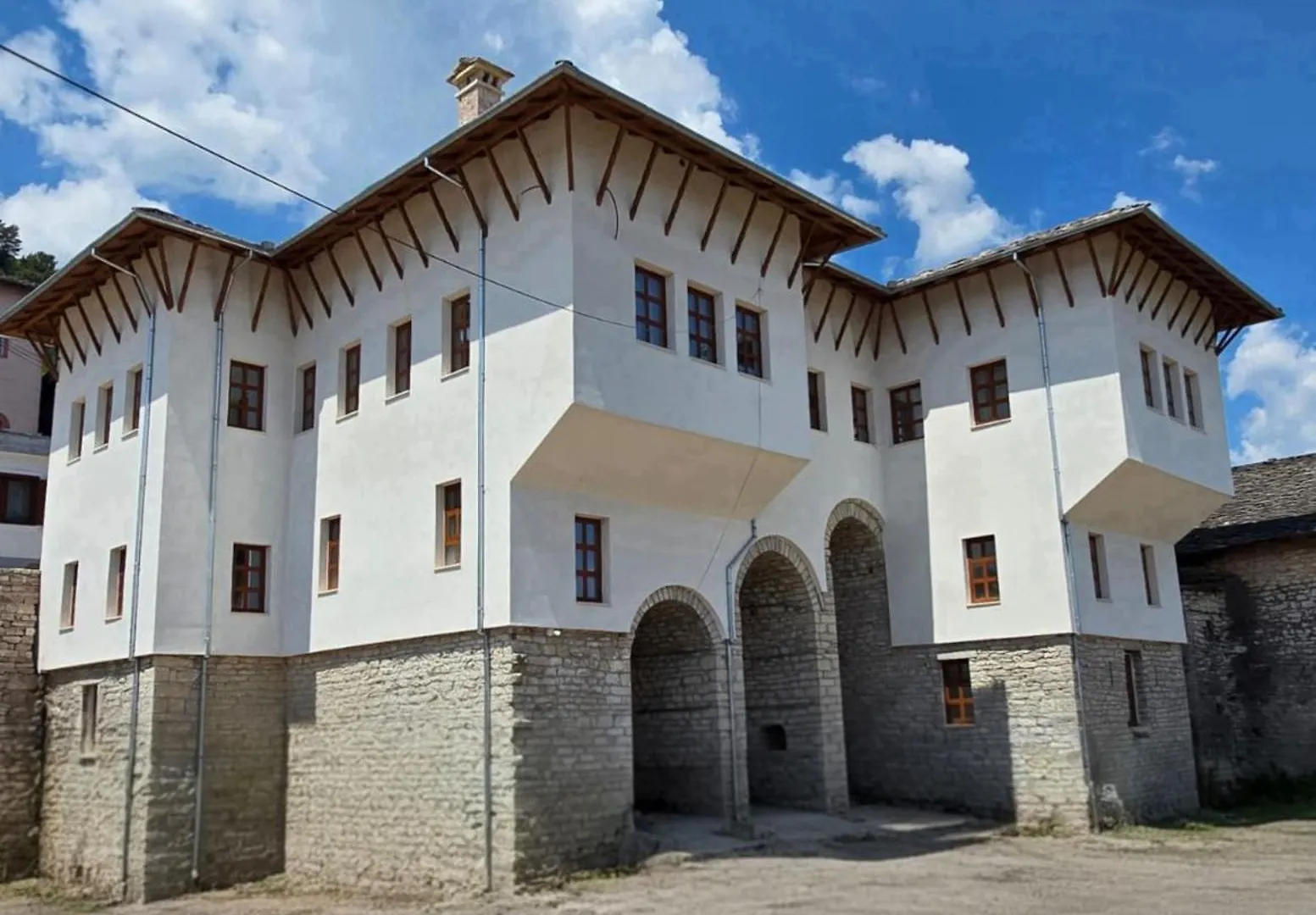Palorto Inn Gjirokastër 4*,